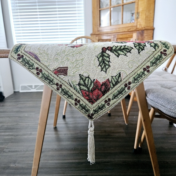 Christmas Holiday Lined Tablerunner with Tassle Ends Poinsettias Jingle Bells Or - Picture 3 of 16